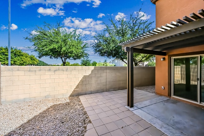 Building Photo - 2257 S Ponderosa Dr
