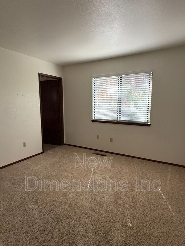 Building Photo - 3679 Grant Dr