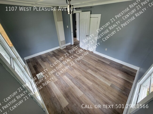 Building Photo - 1107 W Pleasure Ave