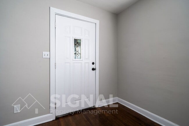 Building Photo - 1636 31st St SW