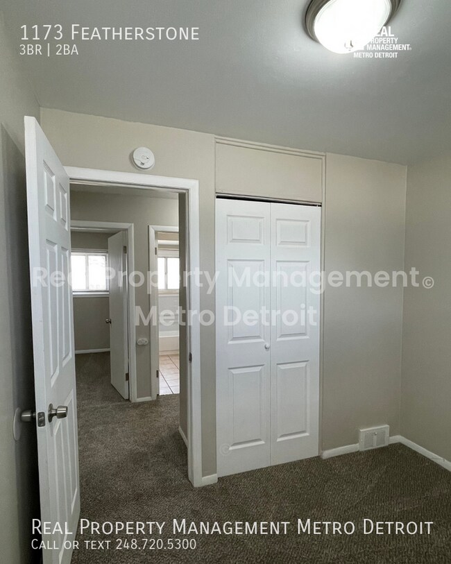 Building Photo - 1173 Featherstone-