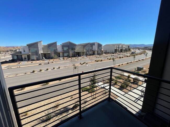 Building Photo - One bedroom one bath - Desert Color