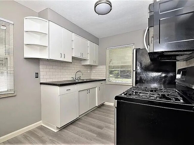 Building Photo - 12332 Park Knoll Dr