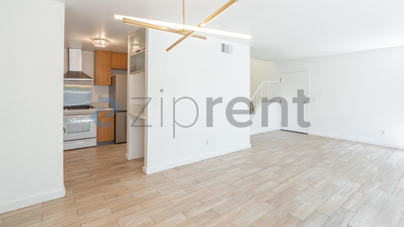 Building Photo - Unit 4