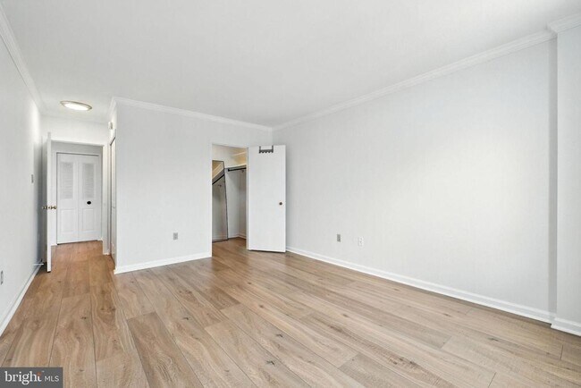 Building Photo - 3705 S George Mason Dr