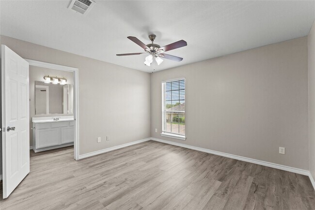 Building Photo - 105 Green Isle Ave