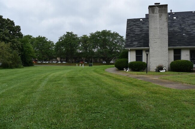 Building Photo - 933 High Meadow Dr