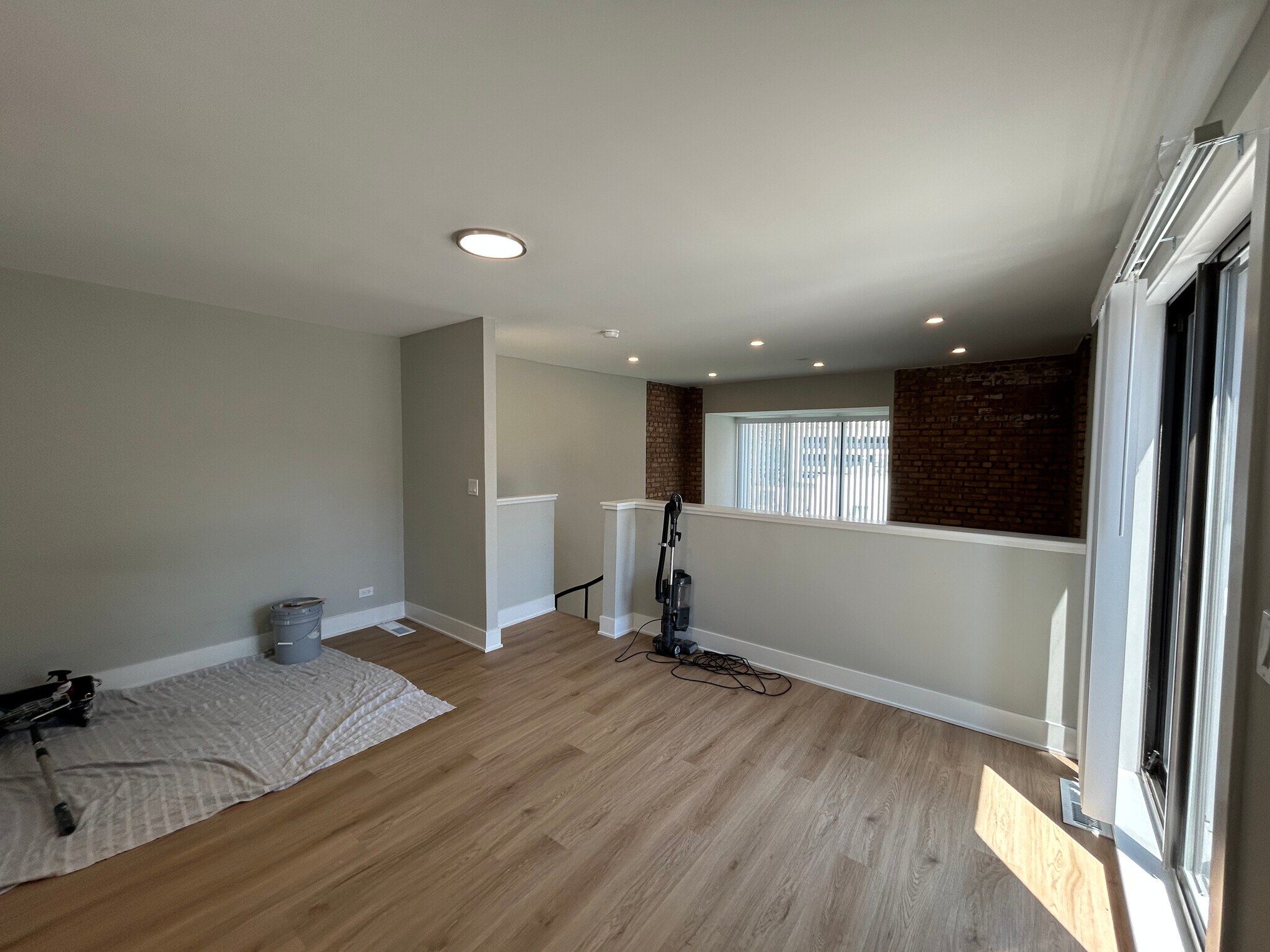 Building Photo - 1214 N La Salle Dr