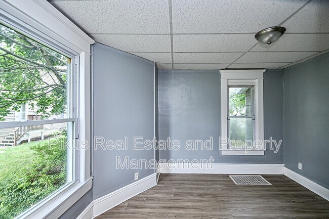 Building Photo - 825 7th St NW