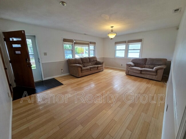 Building Photo - 14 Al St