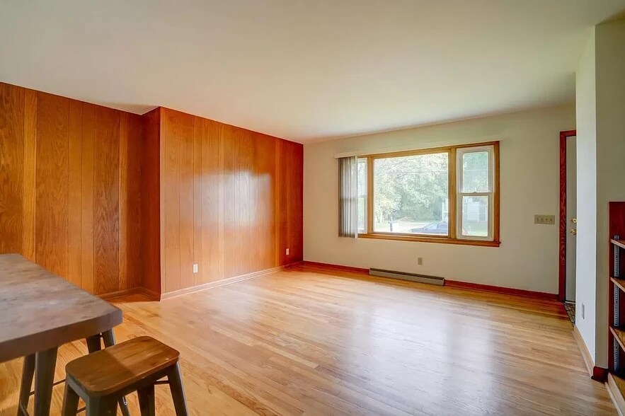 Building Photo - 5215 Wallace Ave