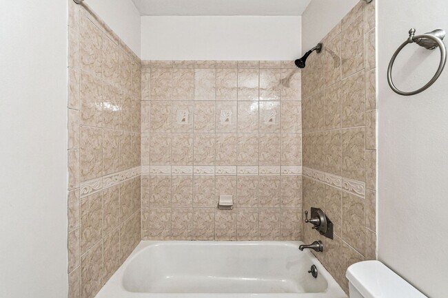 Building Photo - 2X2.5 -MOVE IN NOW! NEW LVP FLOORING ON 1ST FLOOR! NEW CARPET ON 2ND FLOOR! WATER VIEWS! CALL TOD...