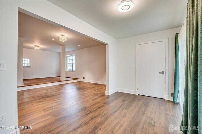 Building Photo - 369 Bromley Pl