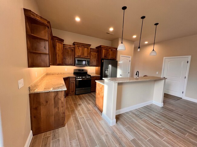 Building Photo - Townhome in Hurricane