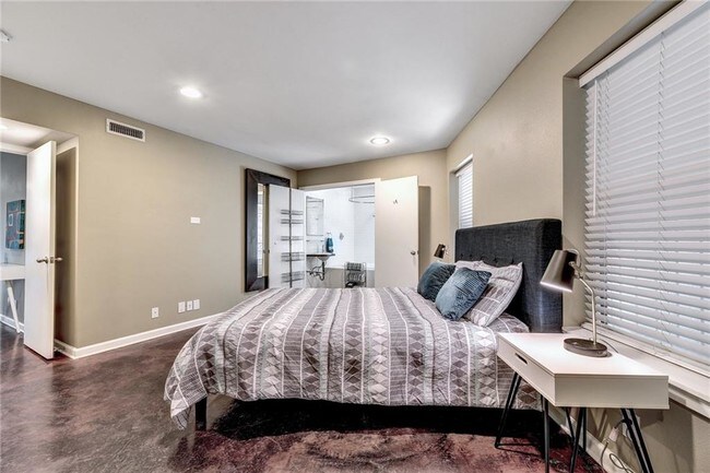 Building Photo - 2308 Enfield Rd