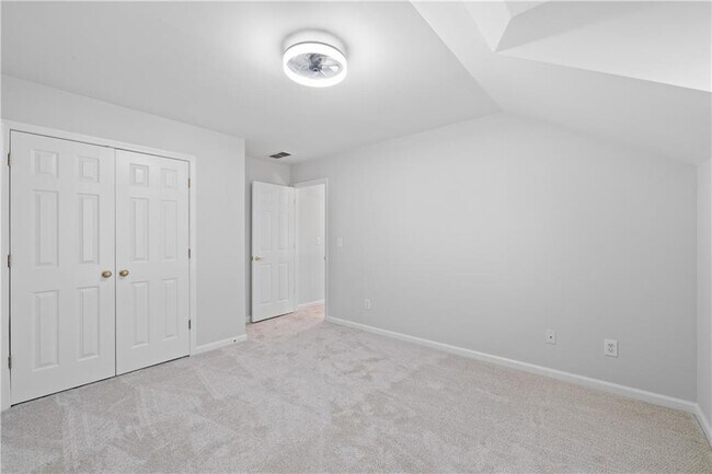 Building Photo - 2871 Belfaire Lake Dr