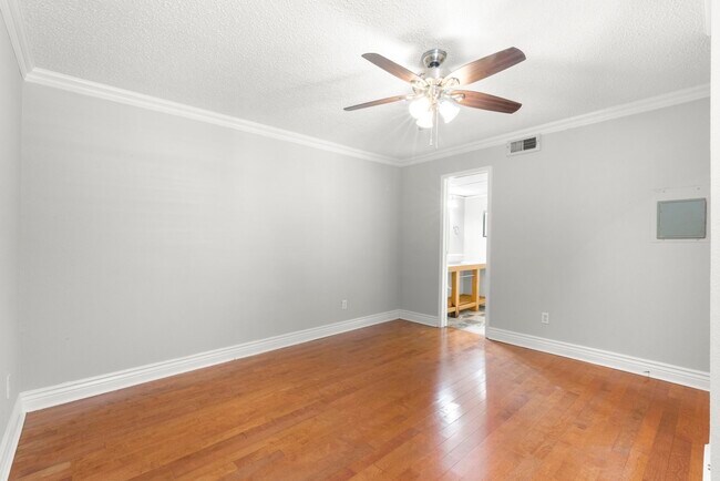 Building Photo - 2750 Holly Hall St