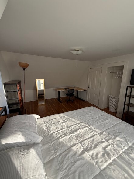 Building Photo - 104R Homes Ave