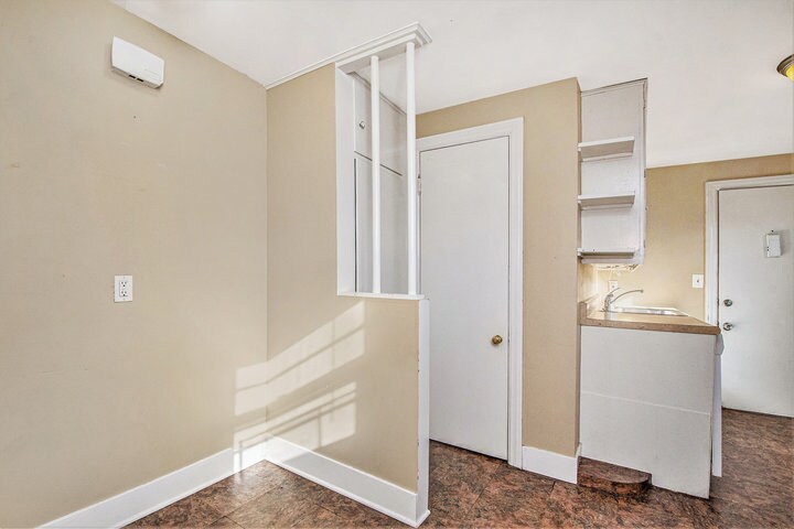 Building Photo - 144 College Ave NE