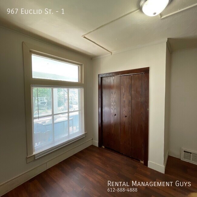 Building Photo - 967 Euclid St