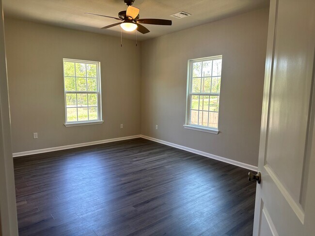 Building Photo - 3701 County Rd 611