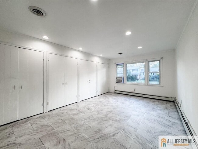Building Photo - 742 Grove Ave