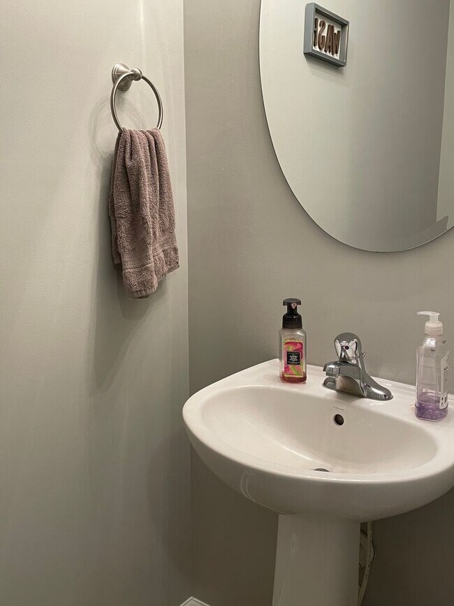 Building Photo - Conveniently Located Townhome in Pooler