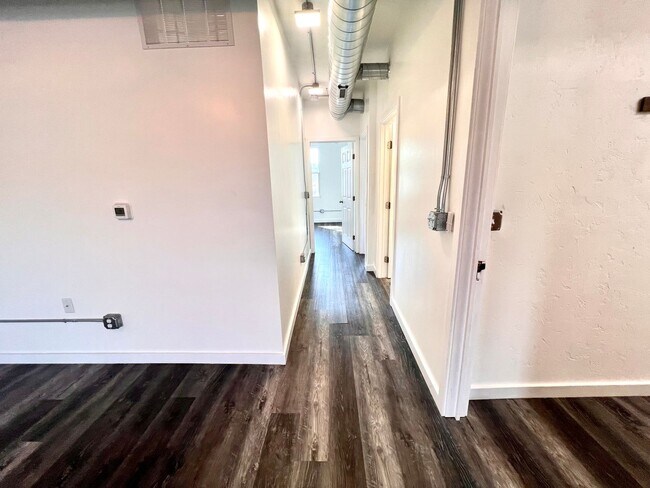 Building Photo - Beaver - Luxury 2 Bedroom, 1 Bathroom, located in downtown shopping district.