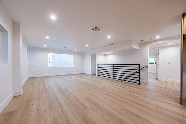 Building Photo - 1656 S Hayworth Ave