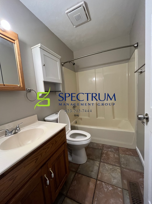 Building Photo - 3 bedroom 2 bath single family home