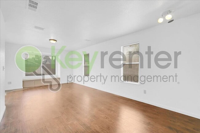 Building Photo - 10 Dempster Ct