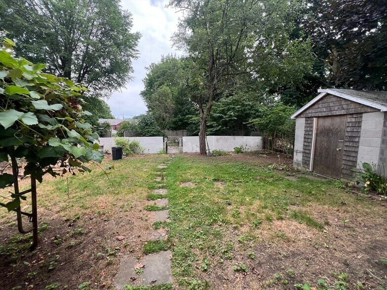 Building Photo - 19 Cresthill Rd