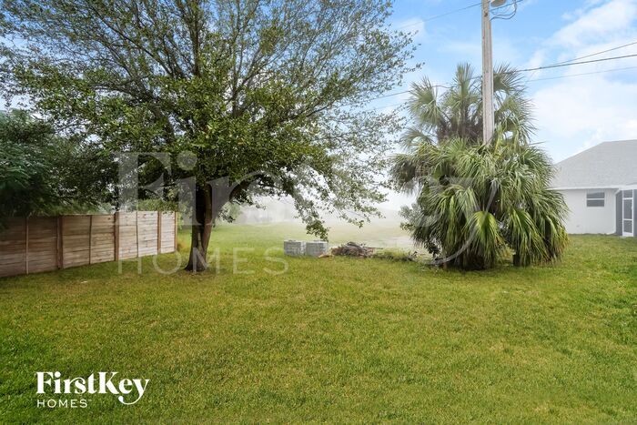 Building Photo - 629 NE Juanita Ct