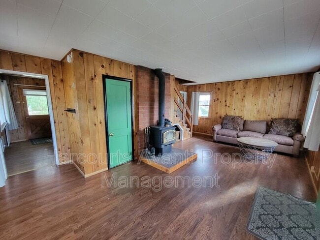 Building Photo - 1701 Old Mammoth Rd