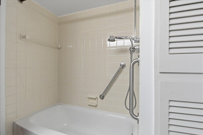 Building Photo - 1510 Barnard Rd