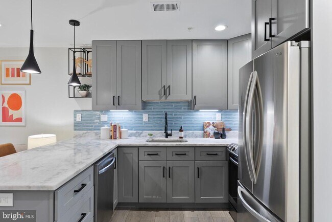 Building Photo - 210 Varnum St NW