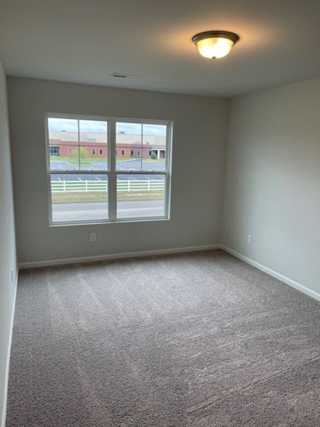 Building Photo - Stunning condo is South Murfreesboro