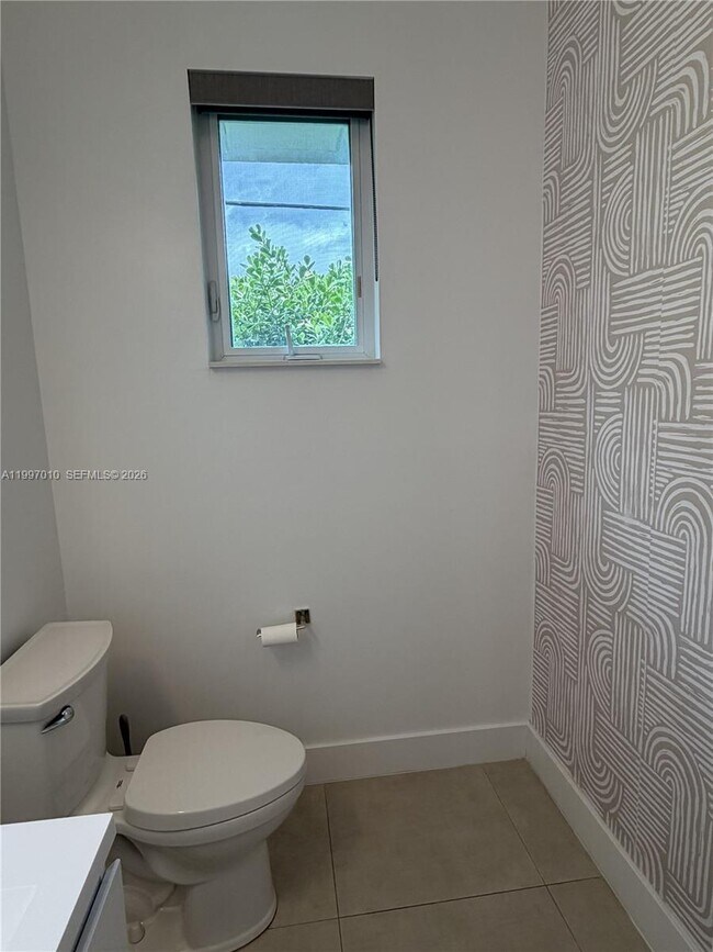 Building Photo - 540 SW 6th Ave