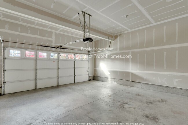 Building Photo - 16255 SW Whistling Swan Ln