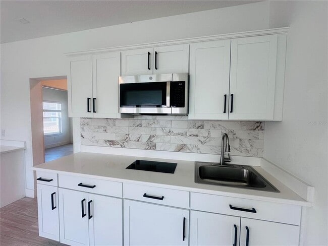 Building Photo - 15014 Lebeau Lp