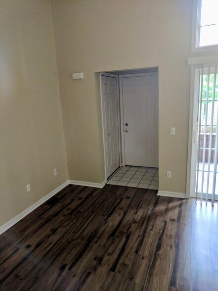 Entryway - 2916 Barclay Way