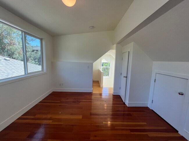 Building Photo - Custom Built 1Bd/ 1Ba home in Piedmont Neighborhood! ~ Skylight, Driveway Parking, Washer/Dryer! ...