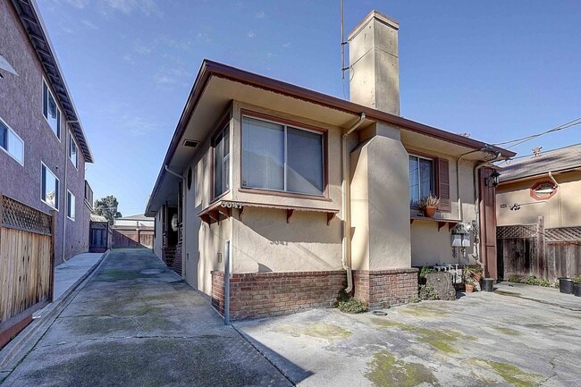 Primary Photo - 3047-3049 Berlin Way