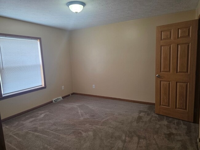 Building Photo - Meadowbrook Estates