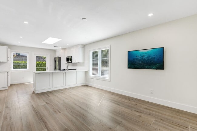 Building Photo - ** OLDE NAPLES ** 2 BED / 2 BATH - COMPLETELY REMODELED - PET OK! - ANNUAL RENTAL