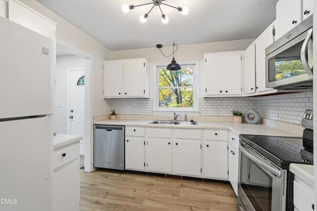 Building Photo - 6422 English Oaks Dr