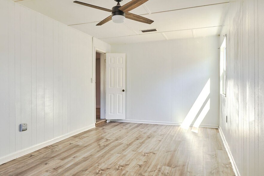 Building Photo - 395 Arora Blvd