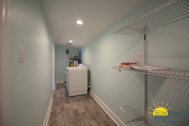 Building Photo - Beautiful Fully Renovated 3 Bedroom Home i...