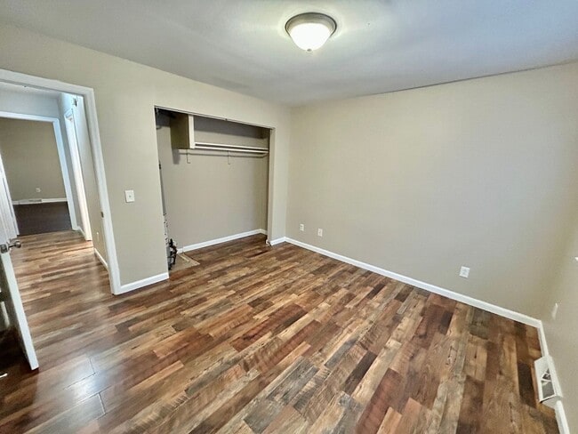 Building Photo - 2 Bedroom With a Bonus Room!