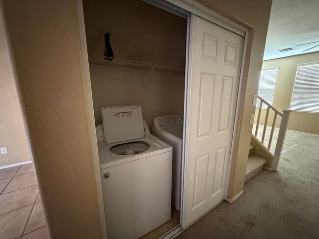 Building Photo - Beautiful Home for Rent in Phoenix! **NEW CARPET**